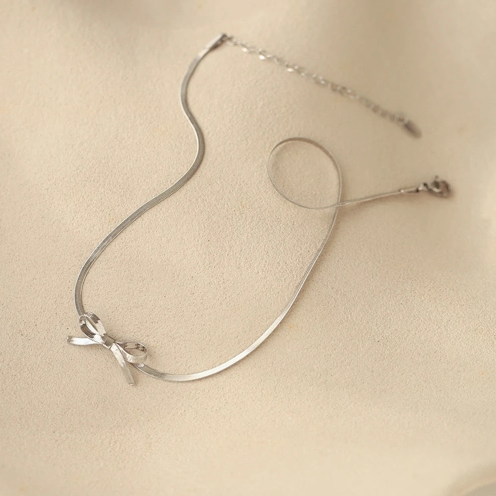 Bow Necklace