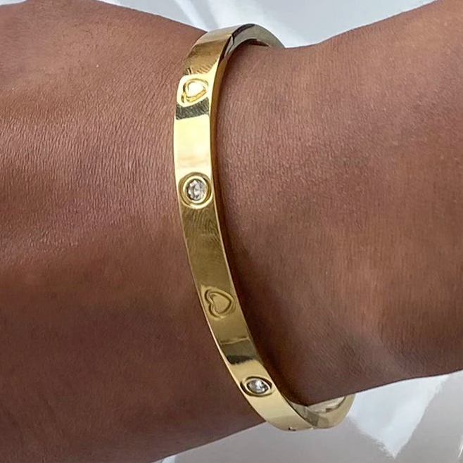 Heart Clasp Bangle