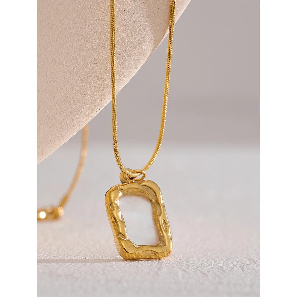 Shell Necklace – necklace, alternate view 2