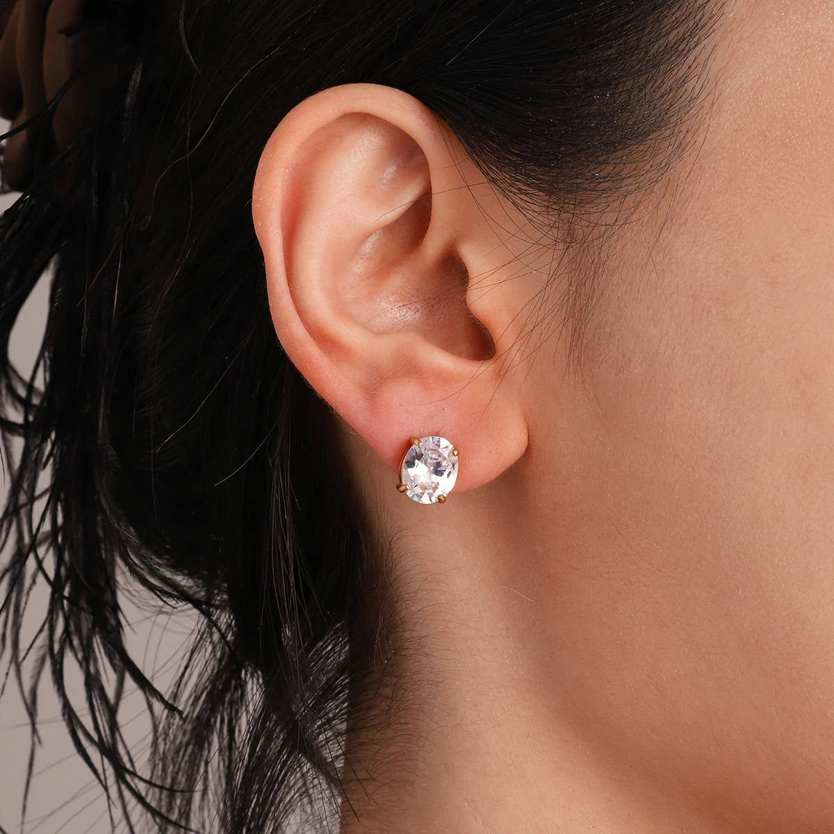 Solitaire Zircon Stud – Oval